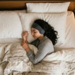 Discover how to choose lightweight headphones for sleeping comfortably. Find the best thin, side-sleeper friendly designs for a peaceful night.